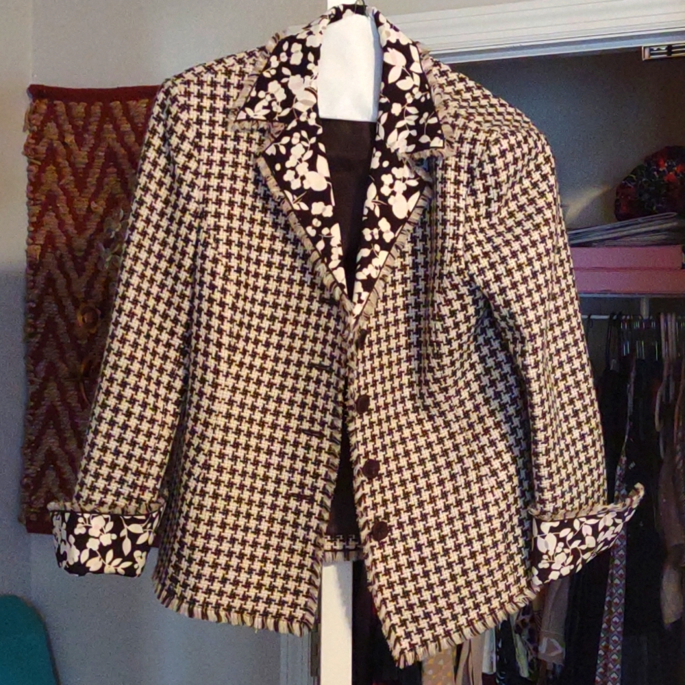 Kasper Blazer with Houndstooth with Floral Cuffs & Floral Lapel ~size 8 UNISEX